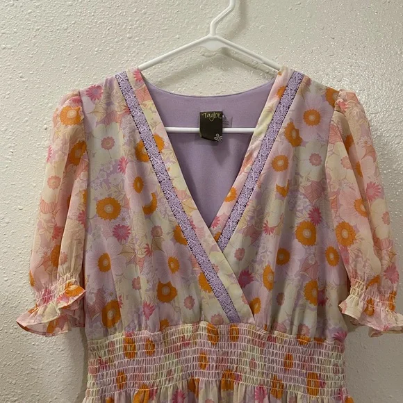 Retro Style Flower Dress - Picture 3 of 4